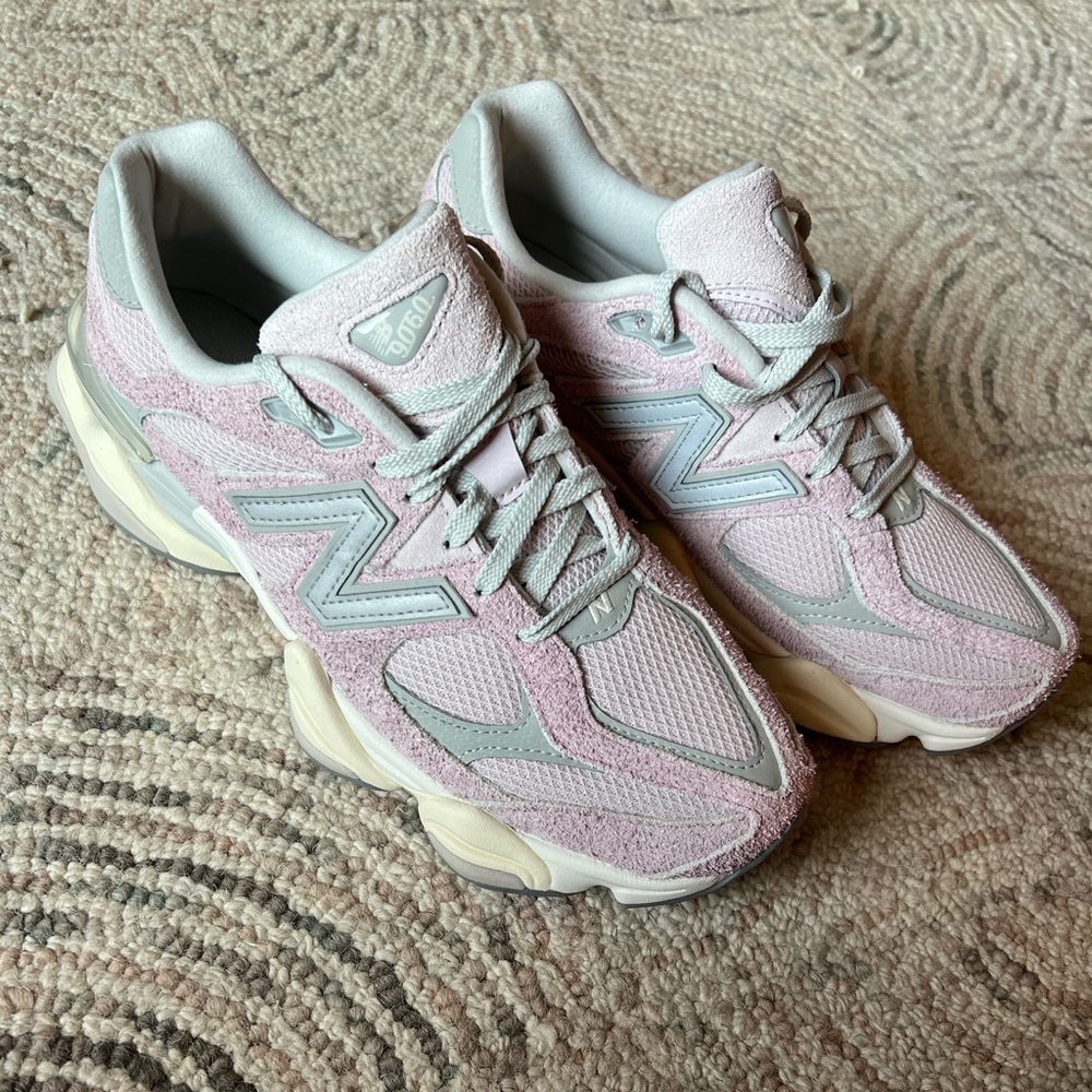 New Balance 9060 Sneaker | December Sky Pink